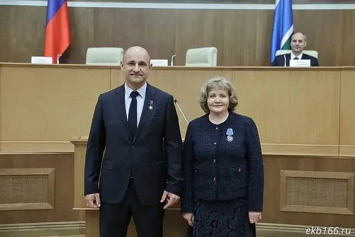 Председателю Законодательного Собрания Свердловской области Людмиле Бабушкиной был вручён орден Почёта.