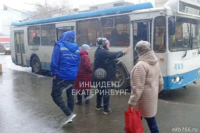 A person died on a trolleybus in Uralmash — photo
