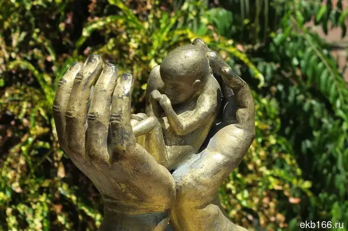 A priest from the Yekaterinburg diocese stated that the lack of money and personal housing is not a reason for abortion.