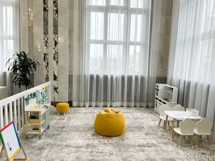 A waiting lounge with comfortable armchairs and a buffet has opened at the Yekaterinburg railway station.