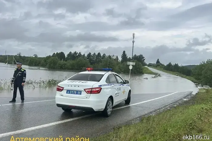 После дождей в Свердловской области разлились реки Чусовая и Тура.