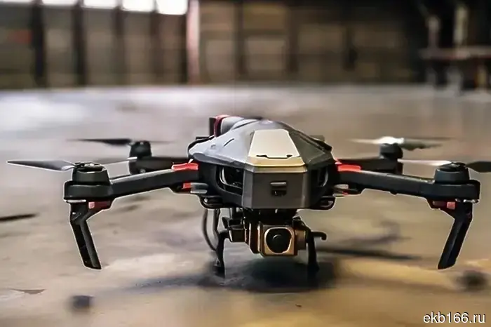 Жительница Екатеринбурга поделилась информацией об атаке дронов на многоэтажное здание.