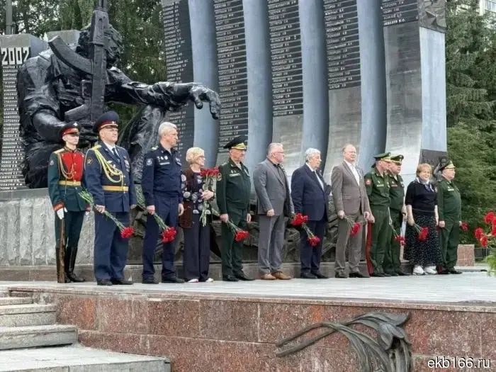 Two memorial plaques were unveiled for one military leader at the "Black Tulip" memorial in Yekaterinburg.