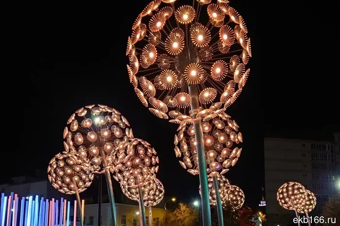 A new park with giant dandelions has appeared in Yekaterinburg.