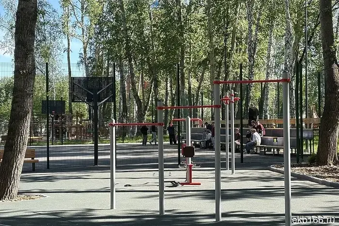 Женщина обрызгала подростка газом на детской площадке в Екатеринбурге.