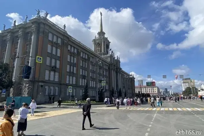 In the center of Yekaterinburg, vehicle traffic has been blocked and the sale of alcoholic beverages is prohibited.