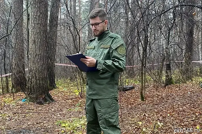 Security forces provided details about the discovery of a naked body in a park in the southwest.