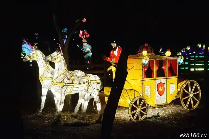 Фестиваль «Королевство волшебных огней» стартовал в Парке Маяковского. ФОТОГАЛЕРЕЯ