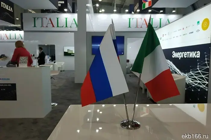 Почетный консул Италии проехался по Верхней Пышме на уникальной Maserati.