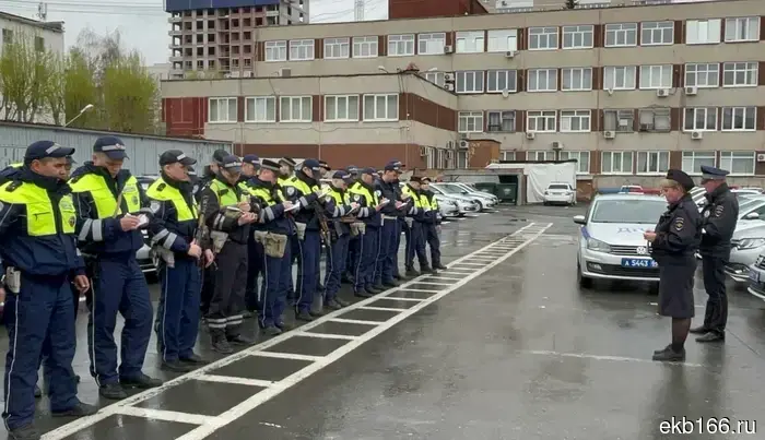 В Екатеринбурге выставили на продажу болты от медиаэкрана на улице Вайнера за полмиллиона рублей.
