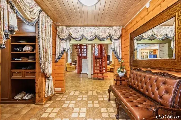 В Шарташе выставлена на продажу уникальная усадьба в русском стиле.