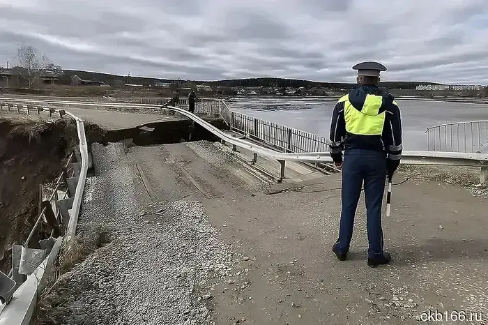 В Свердловской области произошло затопление семи мостов.