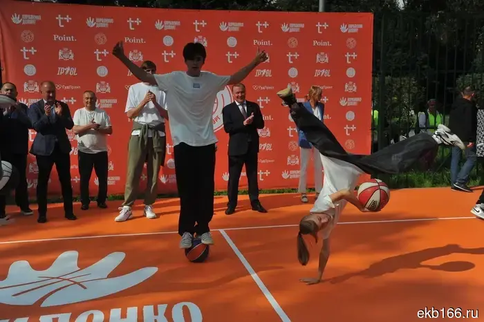 The young basketball player couldn't hold back tears at the opening of the court in Yekaterinburg.