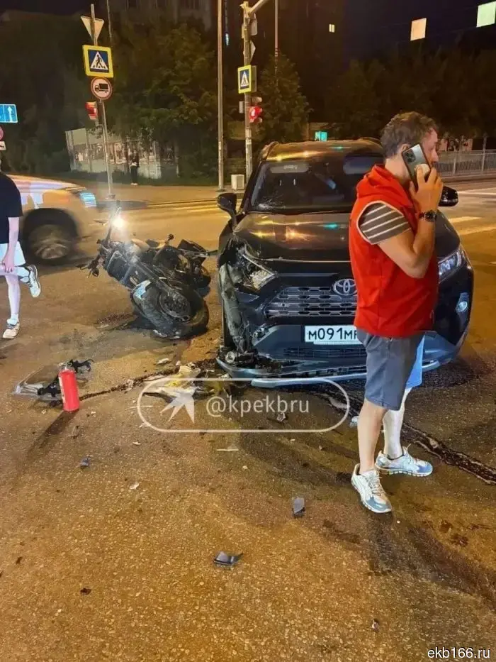 Разбившаяся в Екатеринбурге байкерша оказалась супругой бизнесмена Андрея Шевнина, которыйCurrently находится в СИЗО.