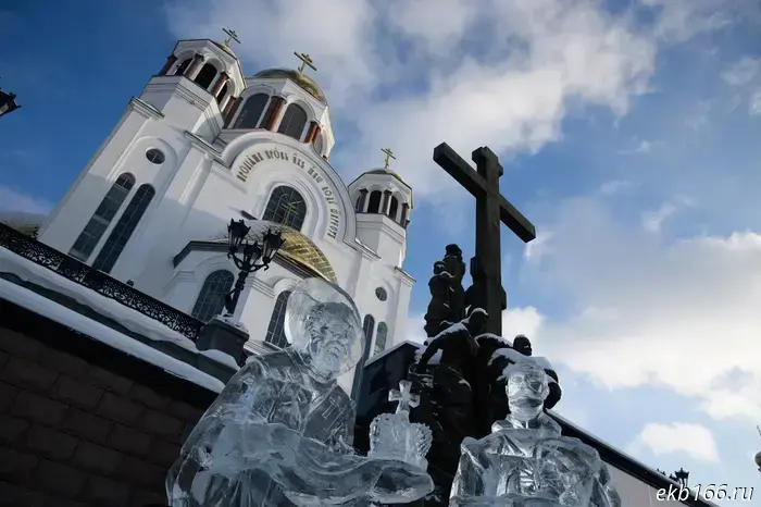 В Екатеринбурге накануне Рождества открывается новая площадка с ледяными скульптурами.