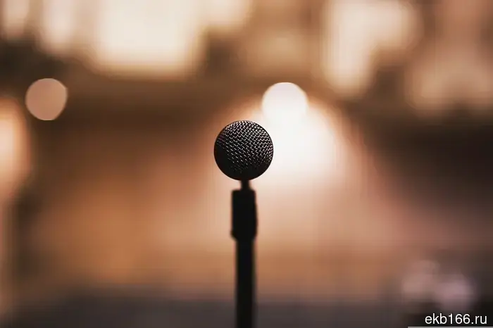 Stumbled on stage, forgot the words: the soloist of "Three Days of Rain" once again disrupted the concert in Yekaterinburg.