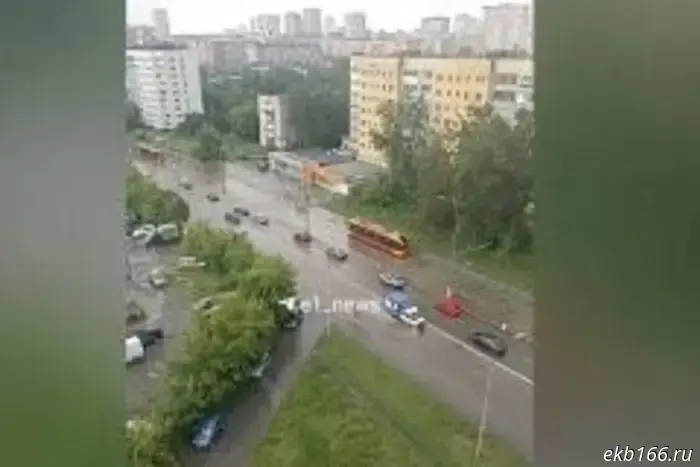 This "Lion Cub" broke down. Trams to Verkhny Pyshma are running again on Shevska.