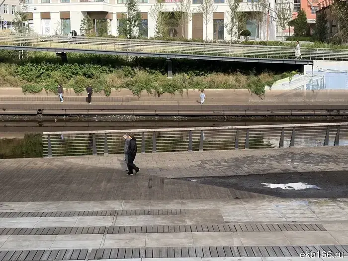 In Yekaterinburg, the new embankment that was flooded all summer has emerged from the water.