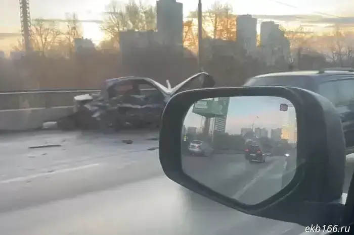 In Uktus, the main street was brought to a standstill by a three-kilometre traffic jam.