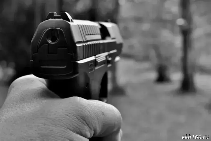 In Yekaterinburg, a man planning to kill his ex-girlfriend at work was detained.