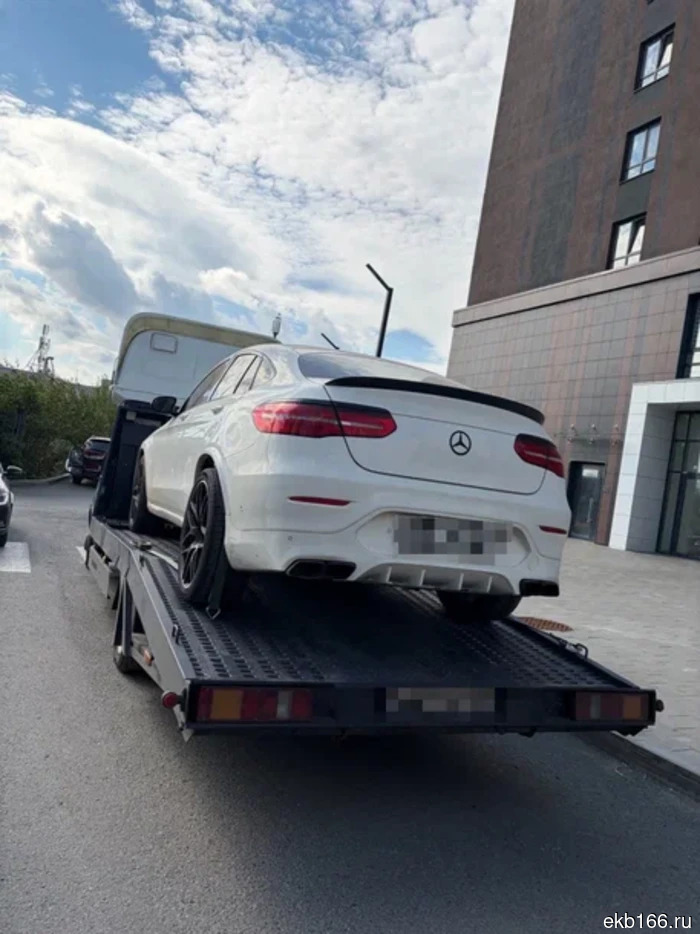 "Mercedes" is more expensive than the debt. Bailiffs in Yekaterinburg found a vulnerability in the debtor company (PHOTO)