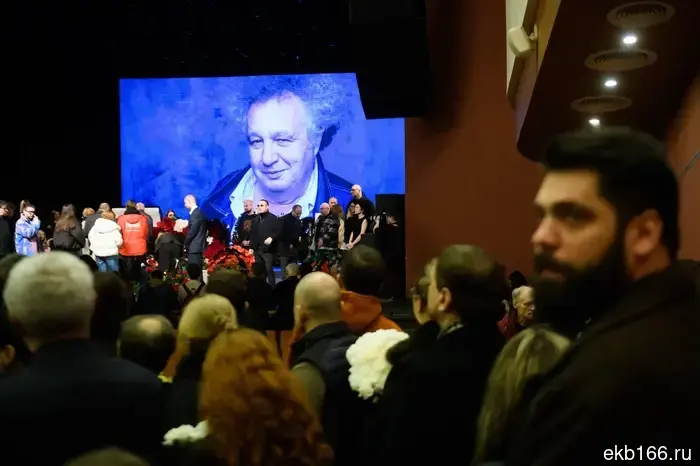 At the farewell to Gorenburg, former governor Yevgeny Kuivashev was noticed.