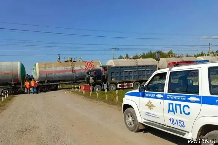 A truck collided with a locomotive on the Sverdlovsk Railway.