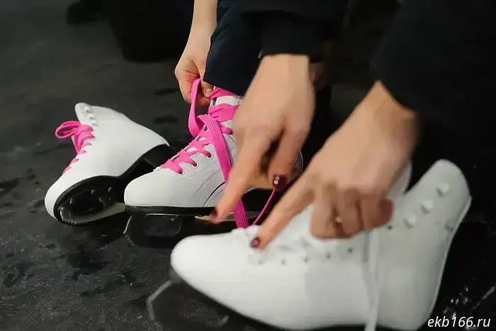 A Yekaterinburg shopping mall could not open its ice rink due to the weather.