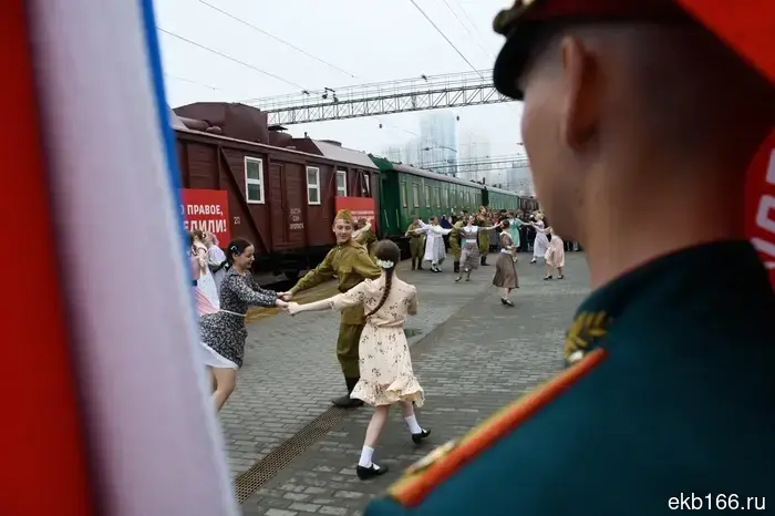 В Екатеринбург приехал ретропоезд «Эшелон Победы».