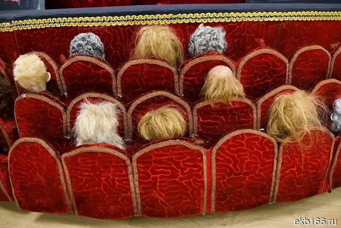 The Yekaterinburg Puppet Theater received the "Golden Mask" for its production.