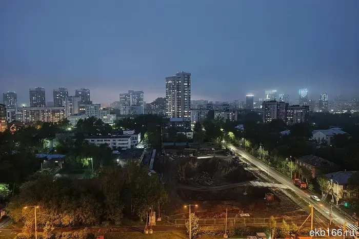 Вечером вчера Екатеринбург окутал туман (ФОТО)