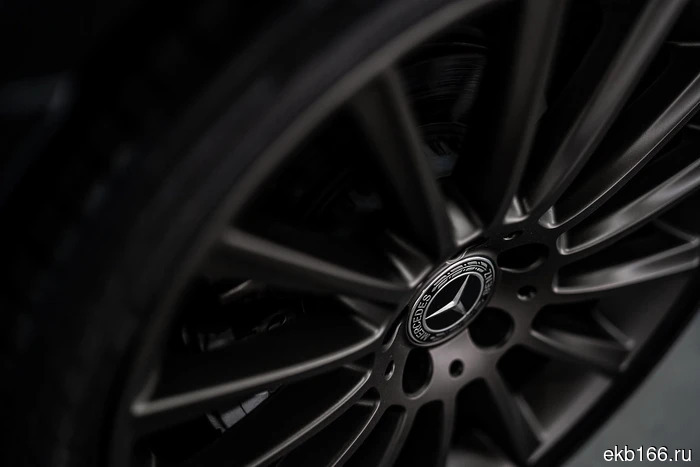 "Mercedes" is more expensive than the debt. Bailiffs in Yekaterinburg found a vulnerability in the debtor company (PHOTO)