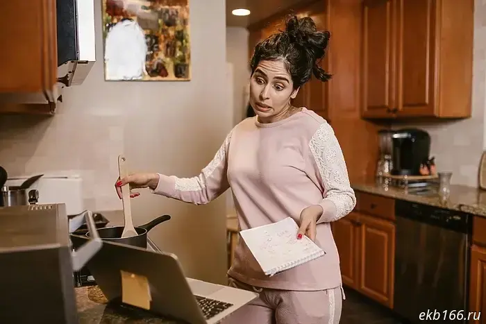 Жительница Свердловской области подала в суд на организатора курсов по саморазвитию из-за отсутствия результата.