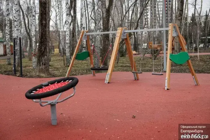 Мэру Екатеринбурга продемонстрировали процесс благоустройства парка, за который отдали голоса жители.