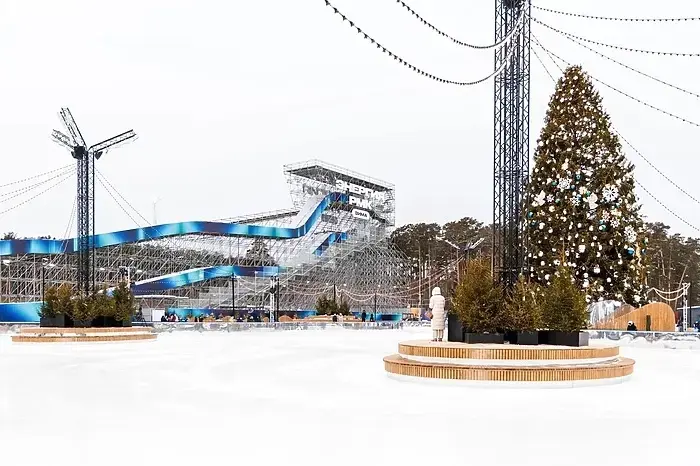 Actor Mikhail Galustyan slid down Russia's tallest slide in Yekaterinburg.