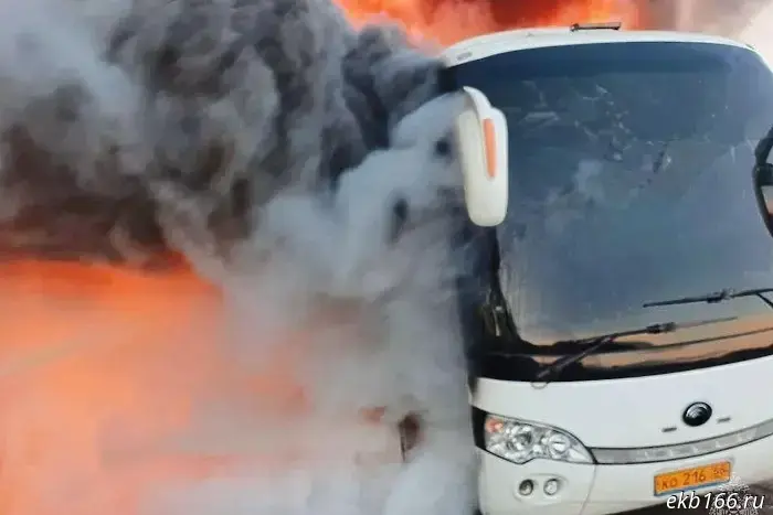 A bus caught fire on the highway between Yekaterinburg and Tyumen.