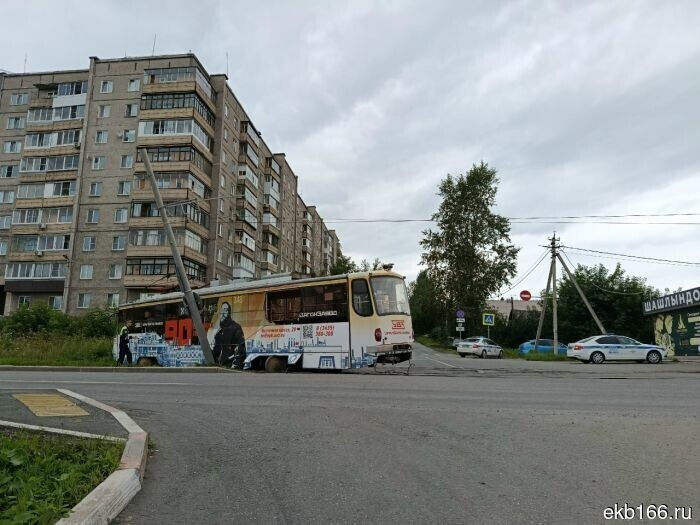 Six people were injured when a tram collided with a pole in Nizhny Tagil (PHOTO)