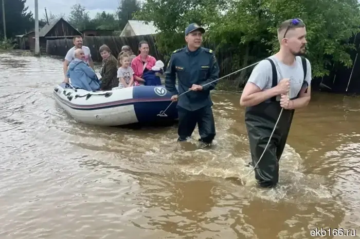 Две трети частных домов, пострадавших от паводка, остаются под водой в Свердловской области.