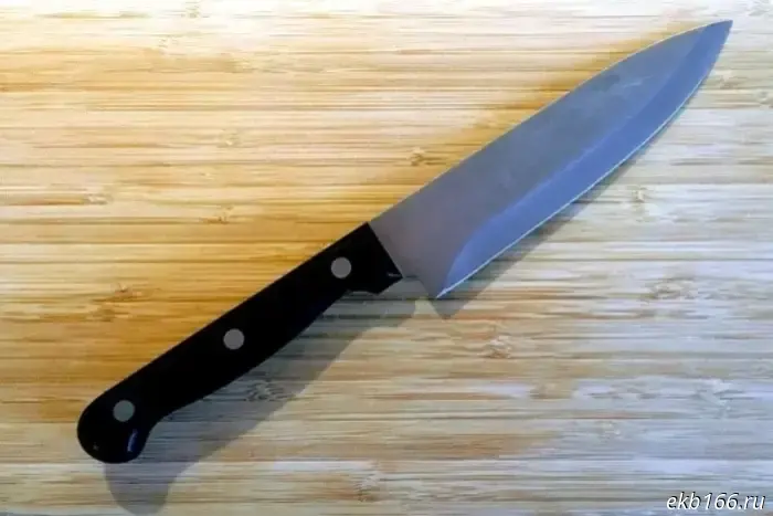 A Sverdlovsk resident on an electric scooter stabbed a woman and wounded her husband.