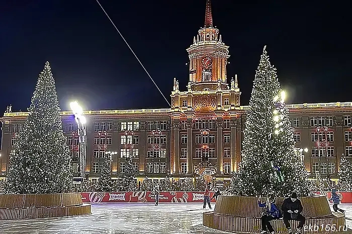 Каток на площади 1905 года прекращает свою работу.