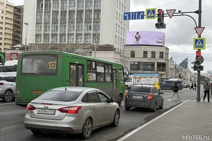 Automatic recording of violations by trucks with two signs will begin on July 1 in Yekaterinburg.