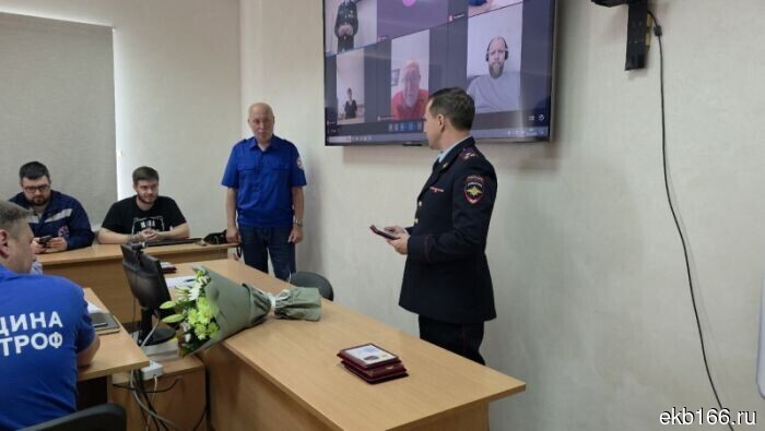 Employees of the Disaster Medicine Center received departmental awards from the traffic police in Yekaterinburg (PHOTO)
