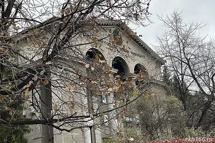 У президента УрФУ, к которому сегодня пришались силовики, «обнаружили» дочь в Германии.