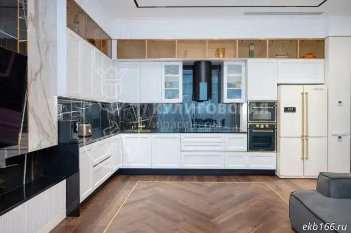 An apartment with gold is being sold in Yekaterinburg for 140 million rubles.