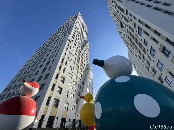 РИА Новости сообщает, что в их распоряжении оказался текст соответствующего законопроекта. Министерство образования и науки России предложило включить ЕГЭ по истории в список вступительных экзаменов на социально-гуманитарные специальности. Это касается таких направлений, как социология, юриспруденция, конфликтология, таможенное дело, публичная политика и социальные науки, реклама и связи с общественностью и других. По проекту ведомства, с марта 2026 года профильные вузы смогут сами выбирать обязательный предмет для абитуриентов — история или обществознание. Эта инициатива основана на предложении ректора МГИМО Анатолия Торкунова, которое ранее поддержал президент Владимир Путин.