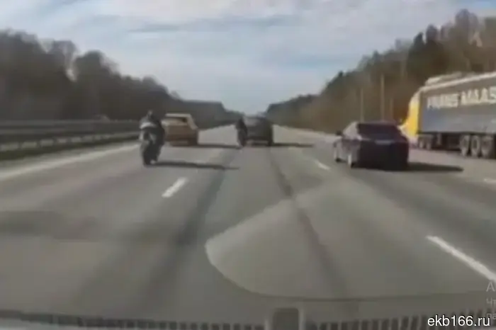 On the Serov highway, a biker, who was deprived of his license, once again confirmed the correctness of the inspectors.