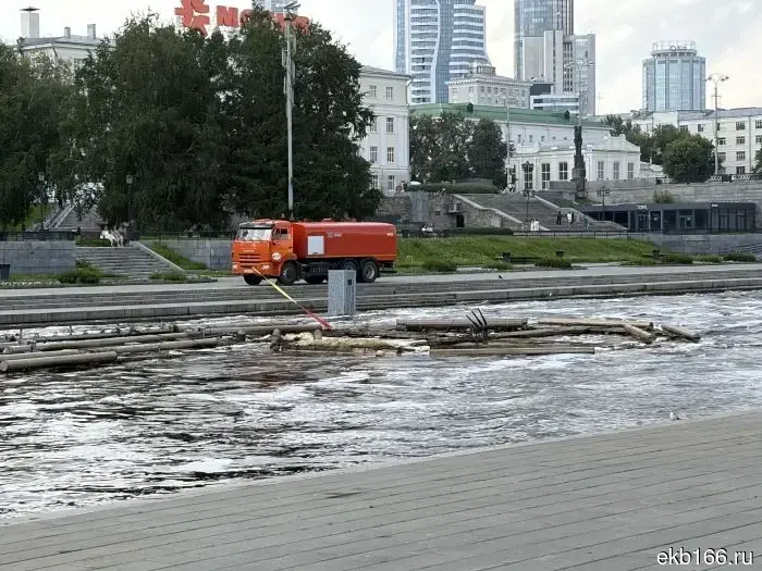 It became known why the orange trucks are parked in the Historical Square.