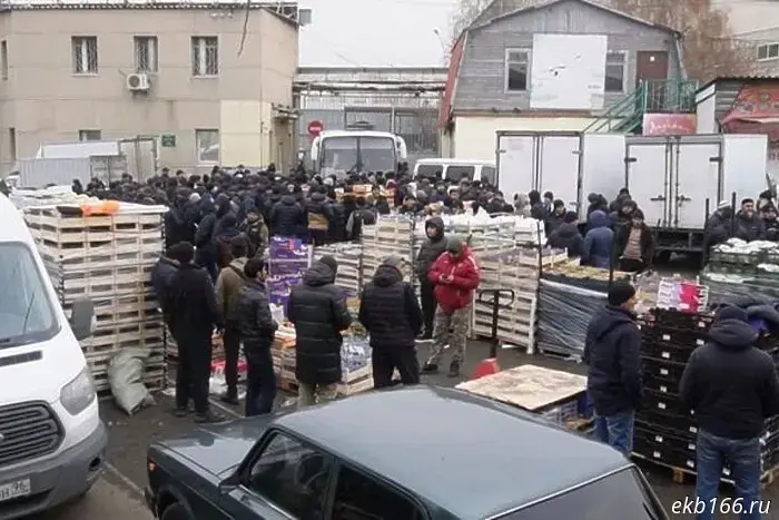 Более 1400 мигрантов были выдворены из Свердловской области.