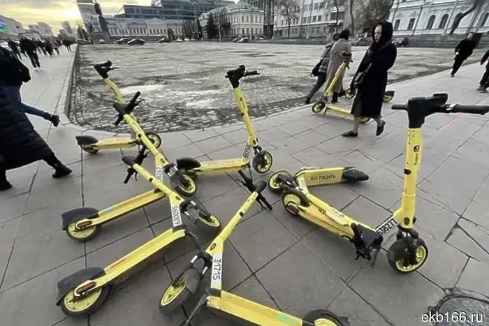 В Екатеринбурге официально стартовал сезон самокатов.