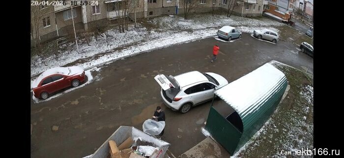 Traps for dumping construction waste into garbage bins were set up in the Sverdlovsk city (PHOTO)